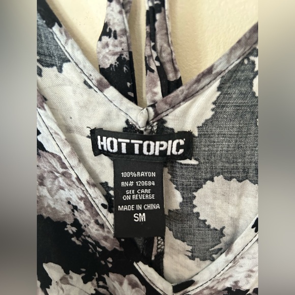 Black and White Floral Dress - Picture 4 of 4